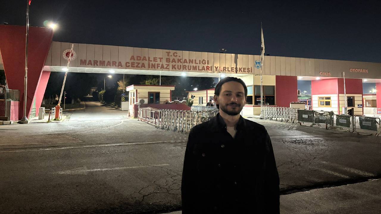 201 gündür tutuklu olan gazeteci Furkan Karabay tahliye edildi